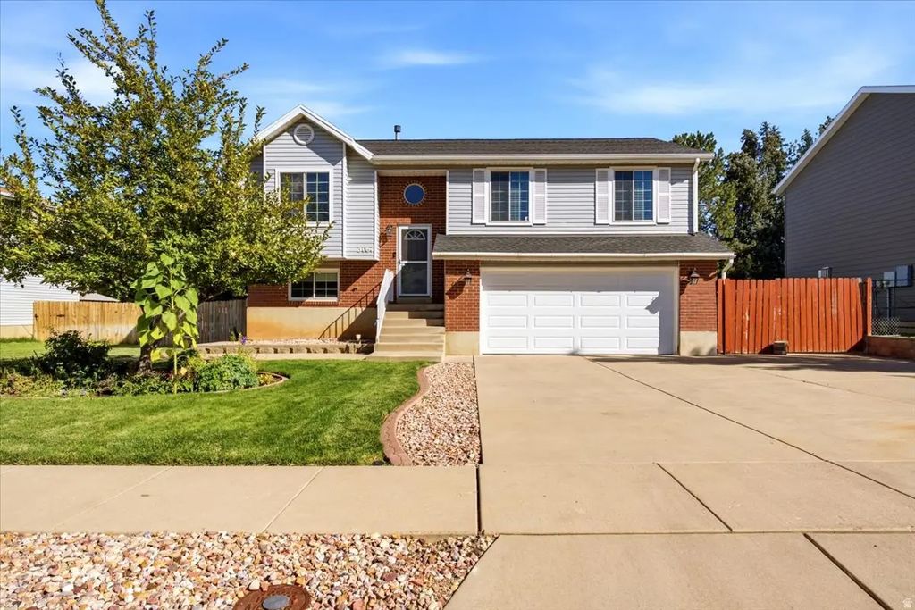 3064 W 4425 S, Roy