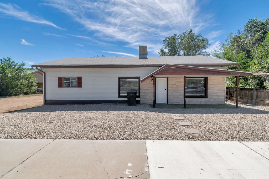 470 E Main St, Wellington