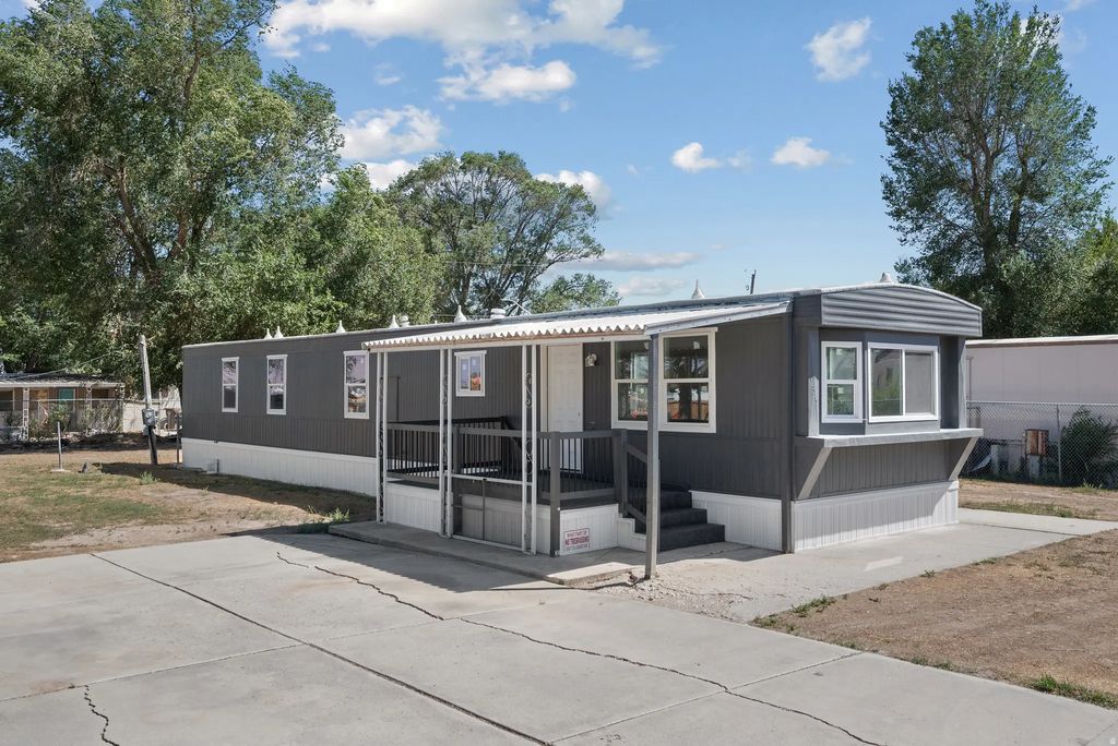 135 S Willow St E, Grantsville