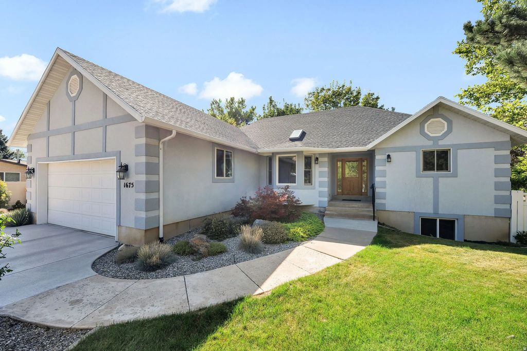 1675 N 1560 E, North Logan
