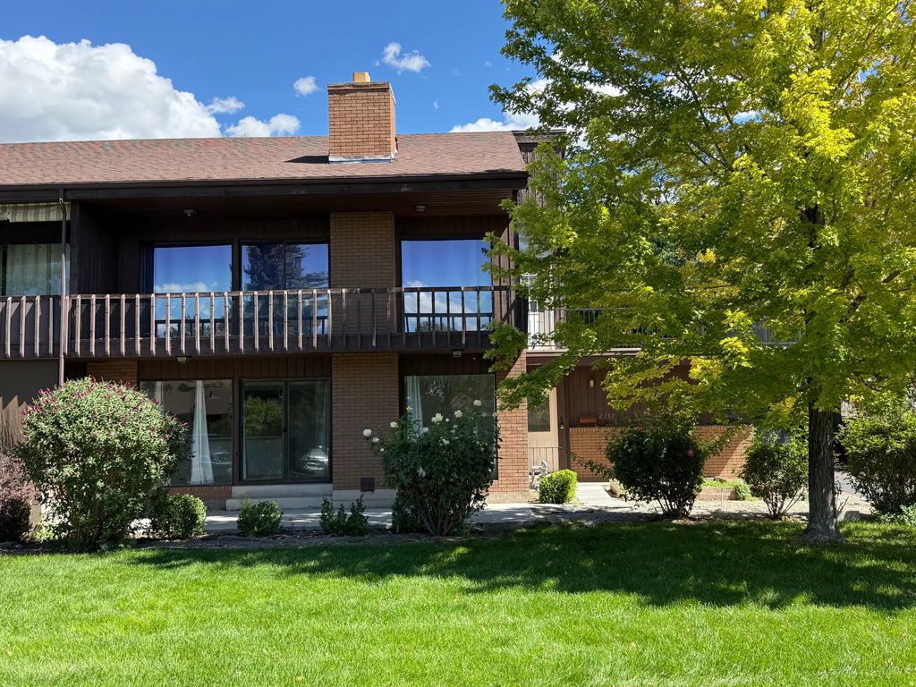 2732 N Edgewood Dr, Provo