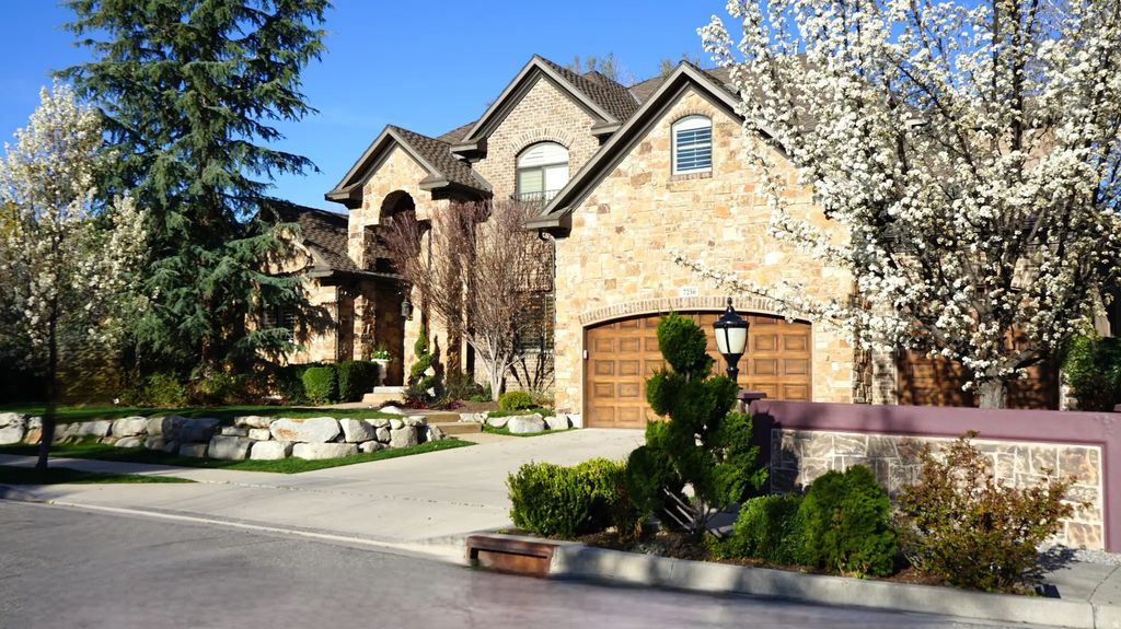 7256 S Milne Garden Cir E, Cottonwood Heights
