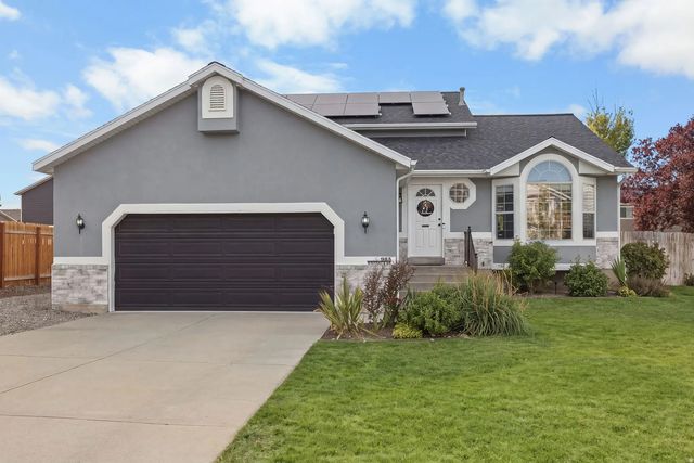 985 N Whitaker Dr, Tooele