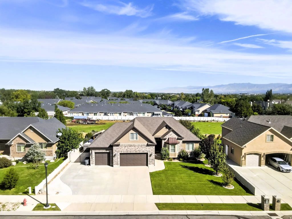 1642 W Hunters Creek Cir, South Jordan
