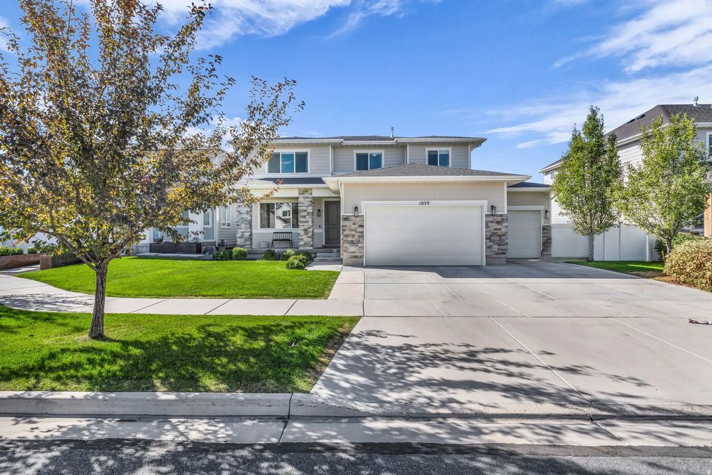 1059 W Valor Ct, Bluffdale