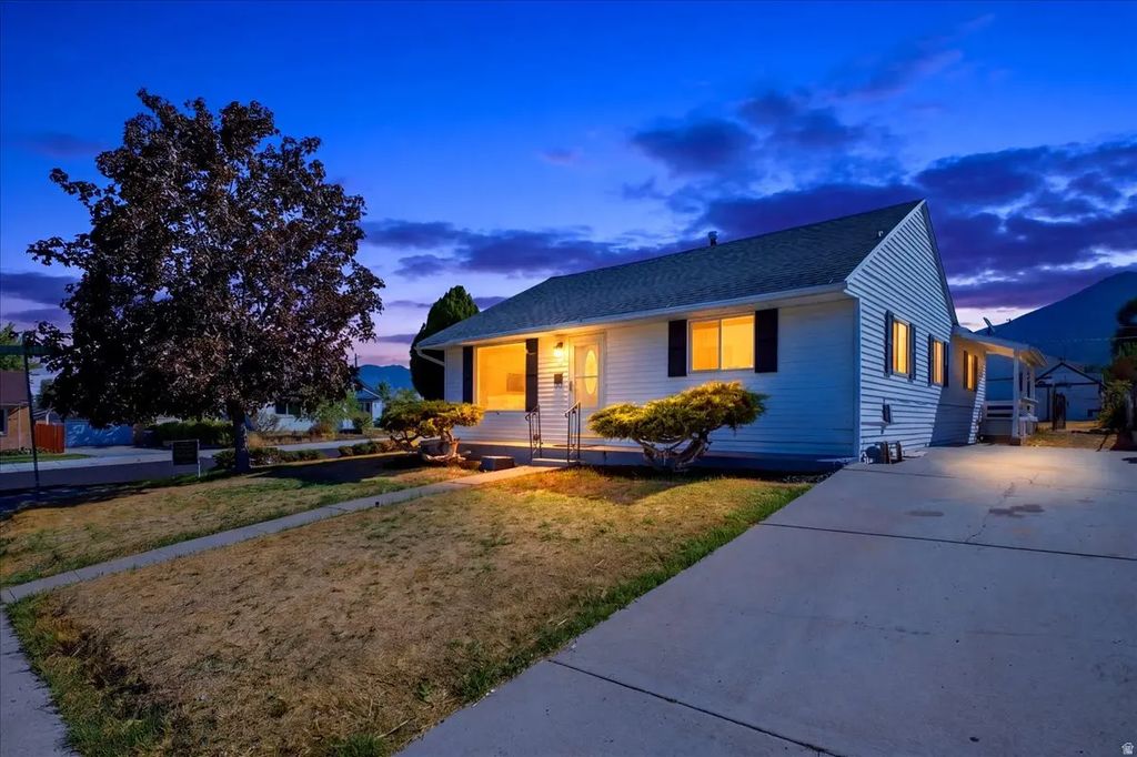 105 S 5th St E, Tooele