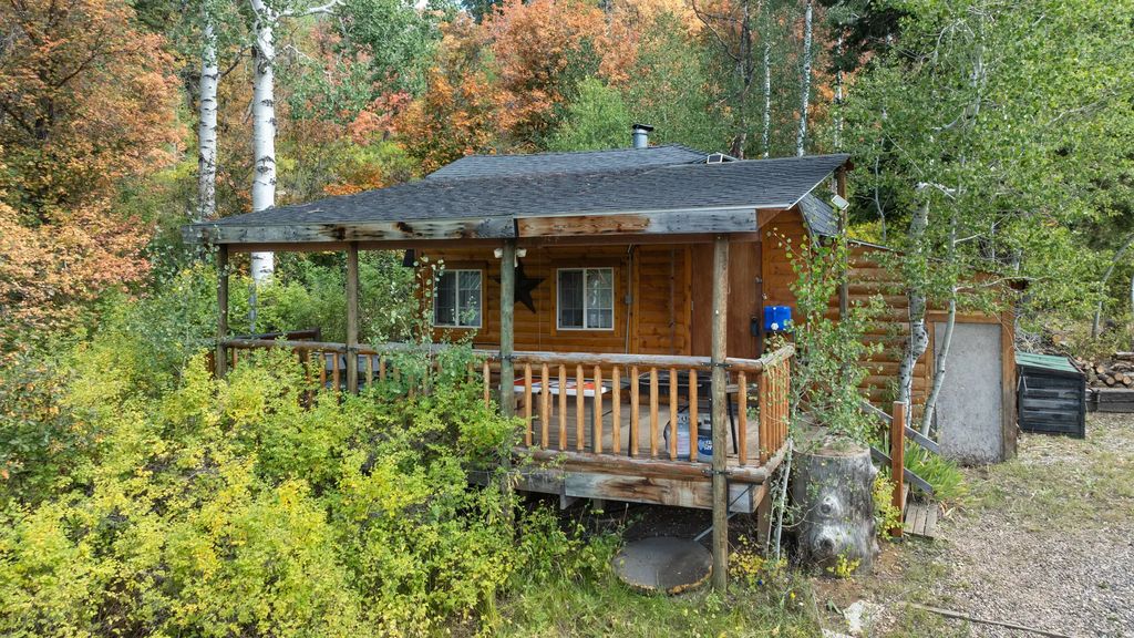 98 Mountain Spring Dr, Fairview