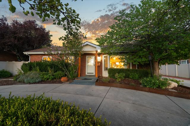 4365 S 2990 E, Holladay