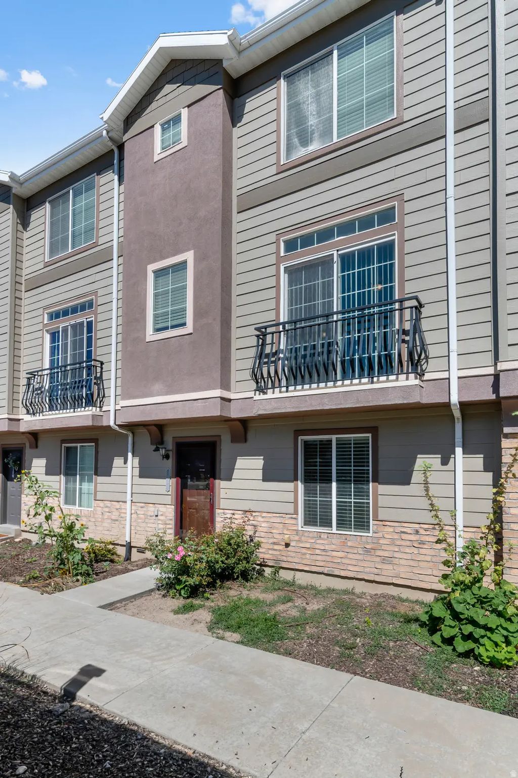 33 E 8330 S, Sandy