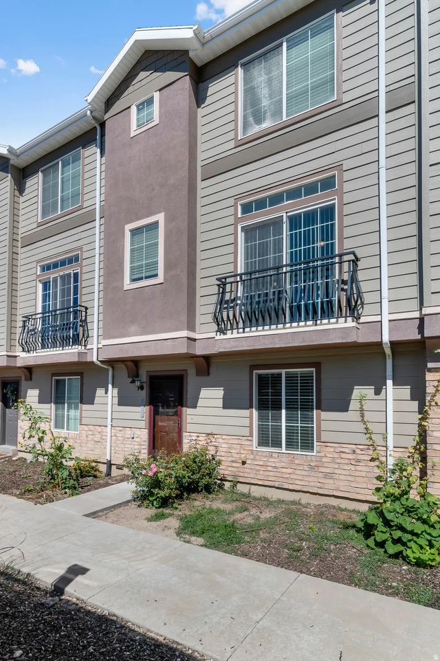 33 E 8330 S, Sandy