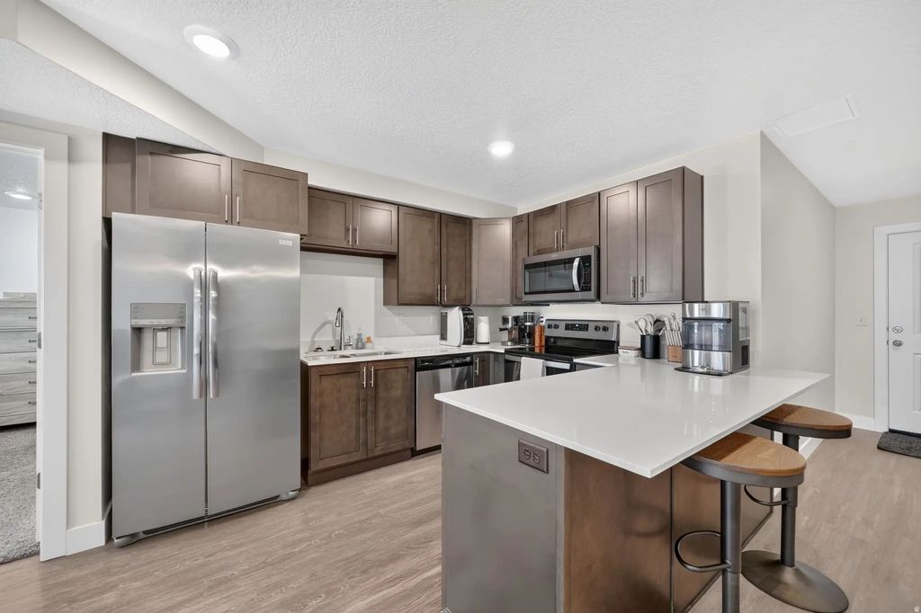 2101 N Main St 110, Sunset