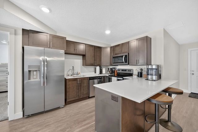 2101 N Main St 110, Sunset