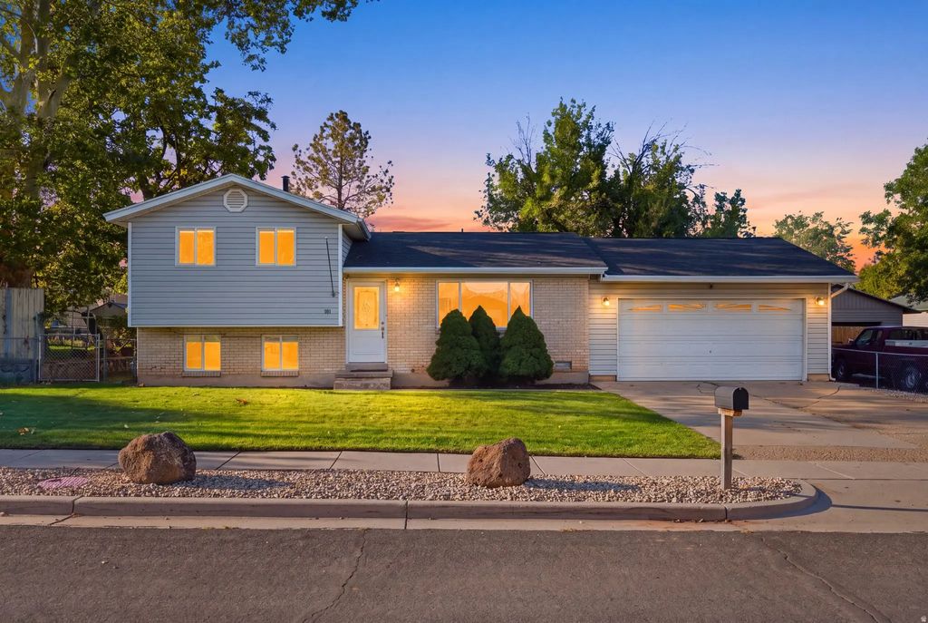 581 W 1750 N, Clinton