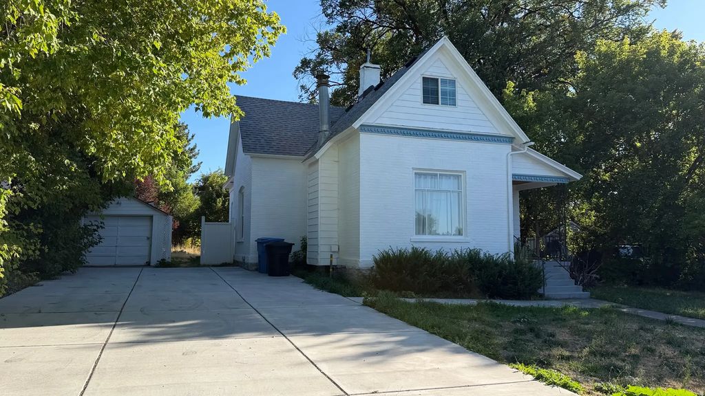 432 E 400 N, Logan