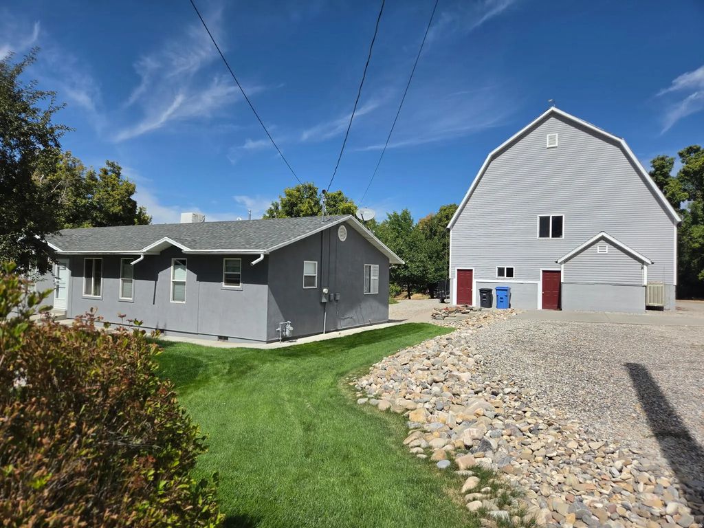 231 E 100 S, Hyrum