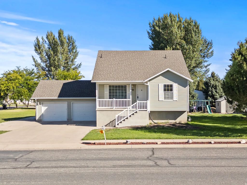 695 W 3480 S, Nibley