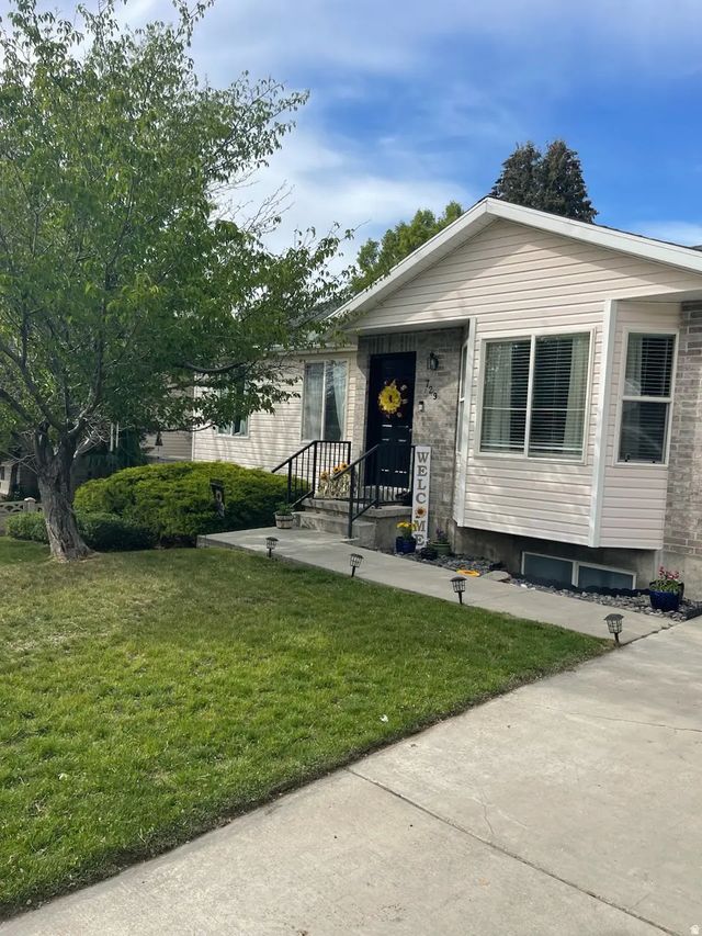 729 Crestview Dr, Tooele