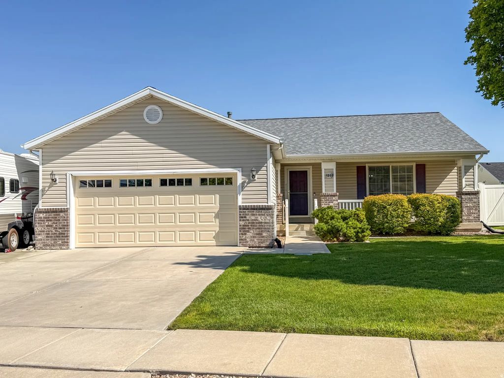4040 W 5075 S, Roy