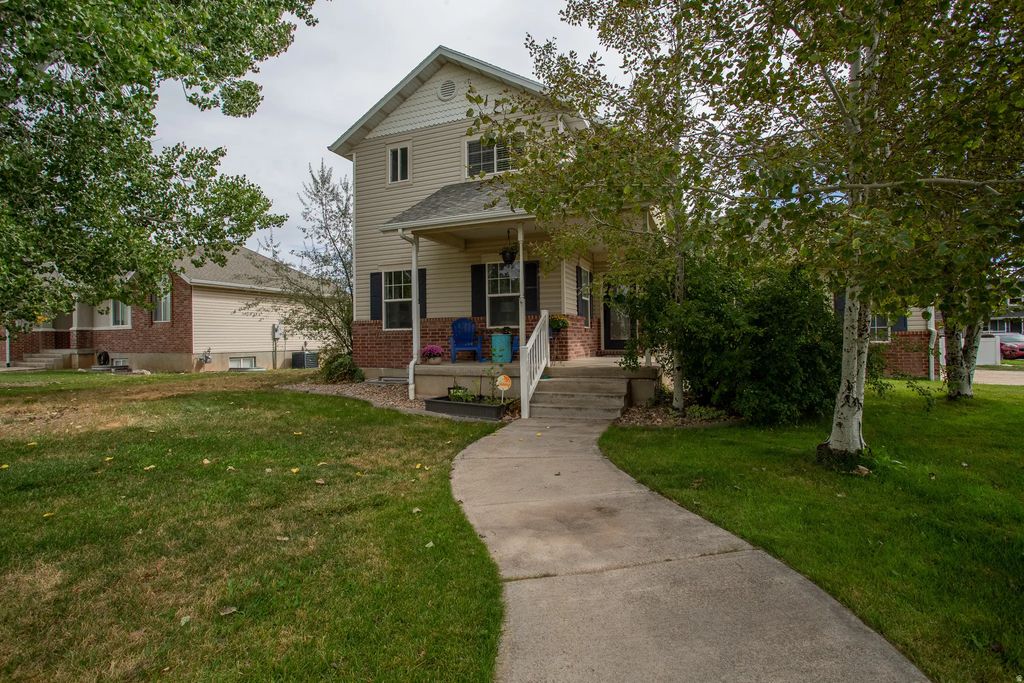 12 E 2150 N, Layton