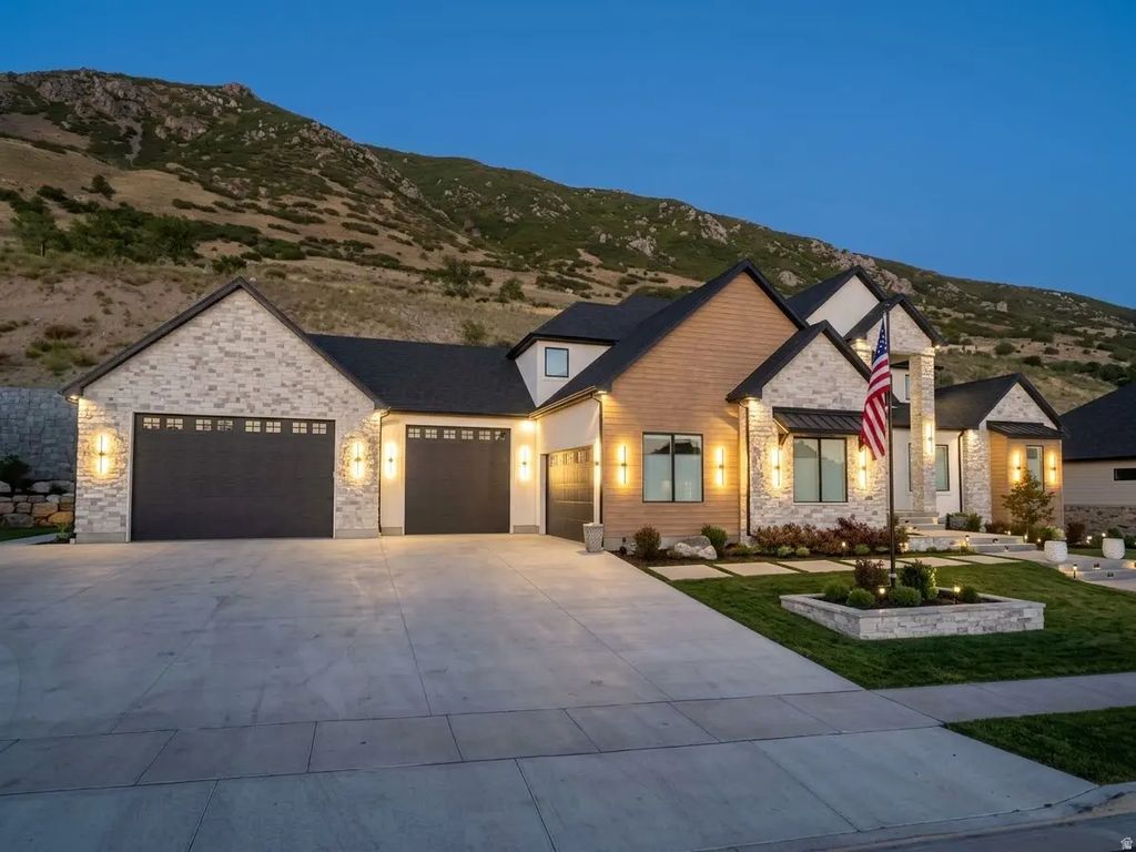 268 N Flag Rock Dr E, Farmington