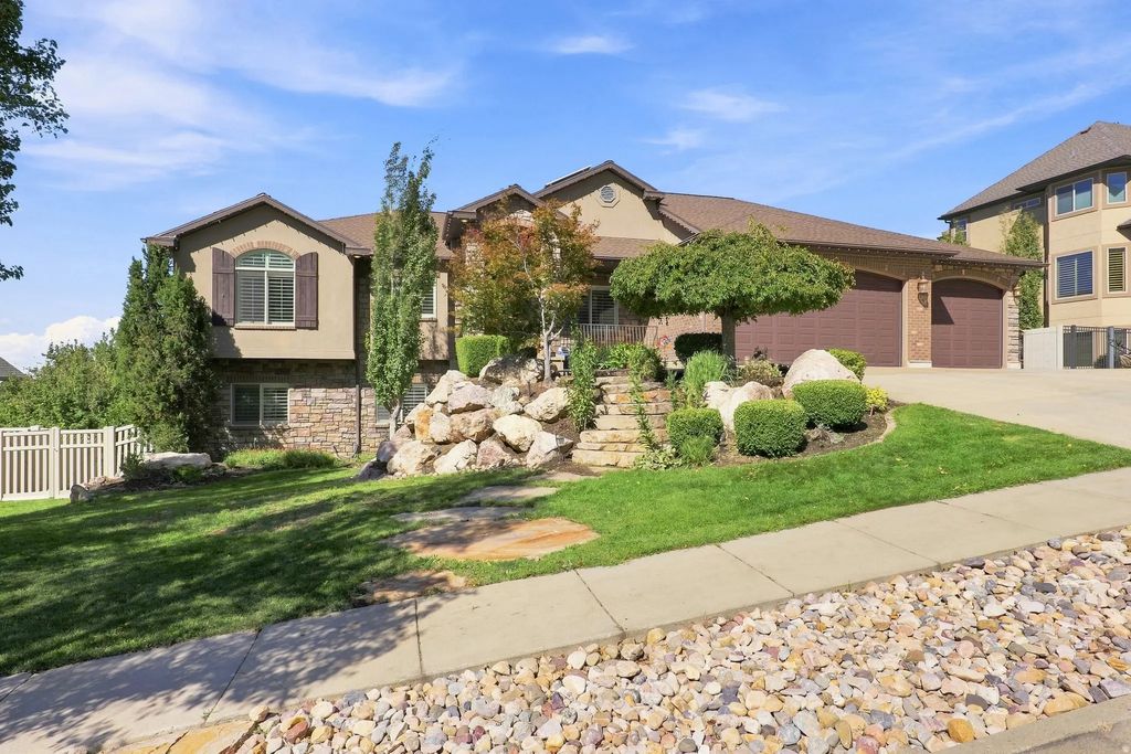 1385 N Compton Rd, Farmington