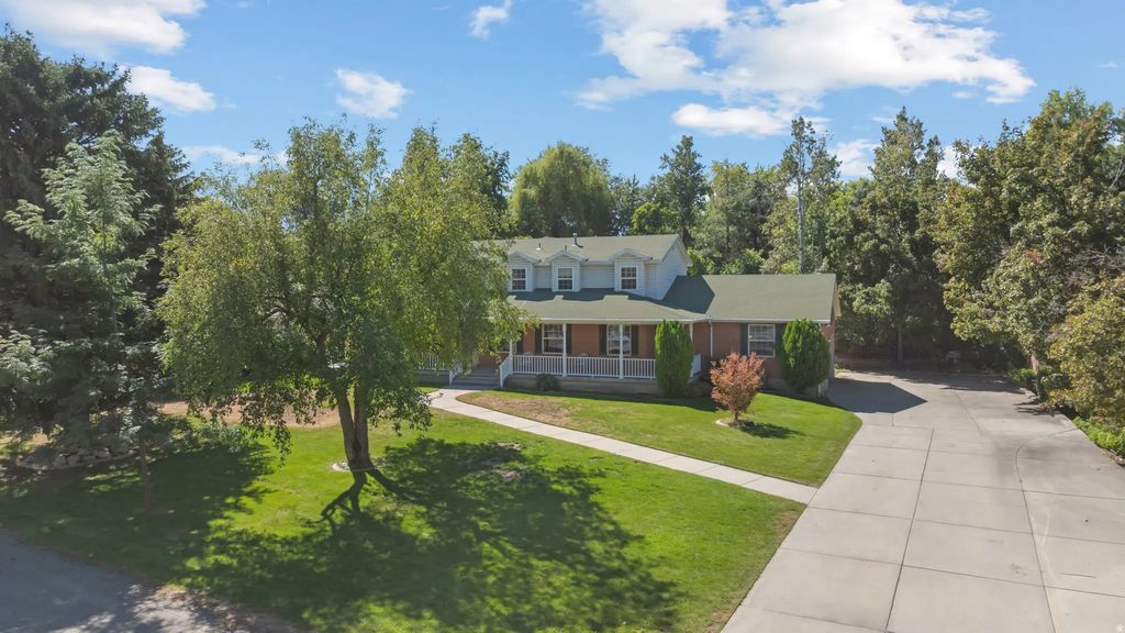 1348 E Milne Ln, Cottonwood Heights