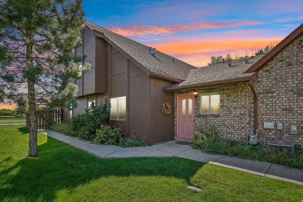 325 W Willow Way, Pleasant View