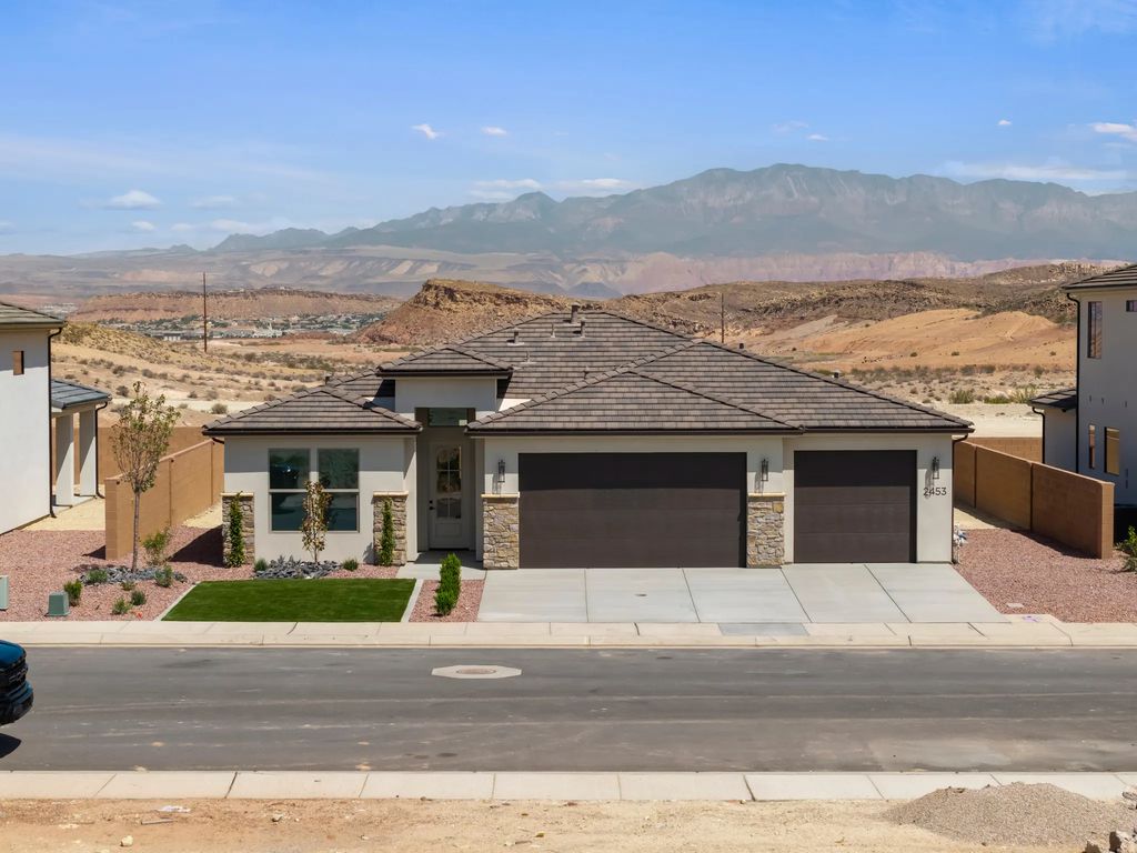 2453 E Malitsoh Way 302, St. George