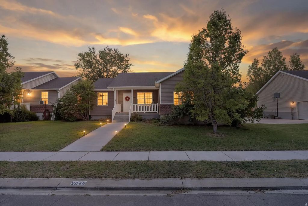 2048 E Juniper Dr, Eagle Mountain