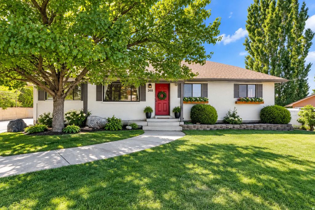 360 E Center St, Centerville