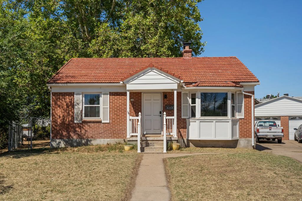 121 Ross Dr, Clearfield