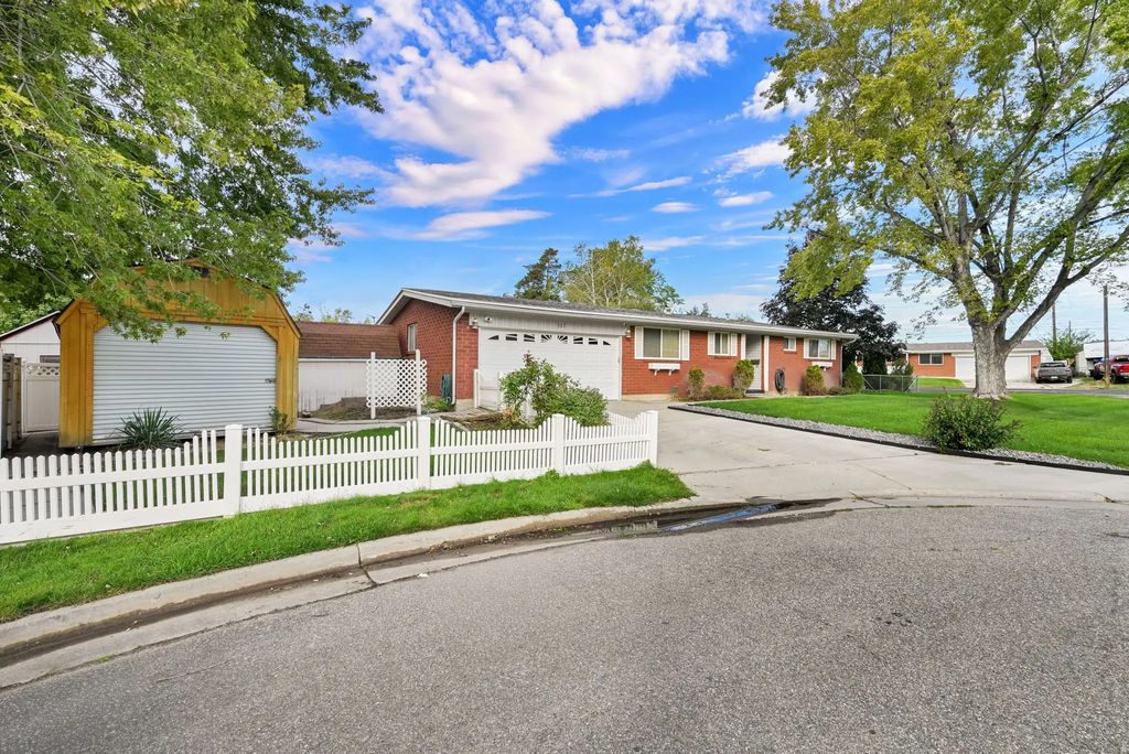 327 Park Pl, Brigham City