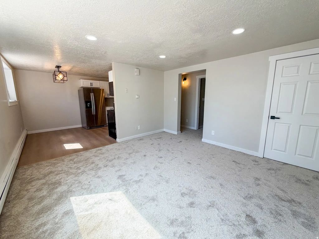 647 E Swenson Ave S 1, Springville