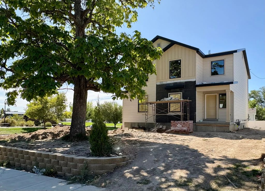 97 E Crestwood, Kaysville