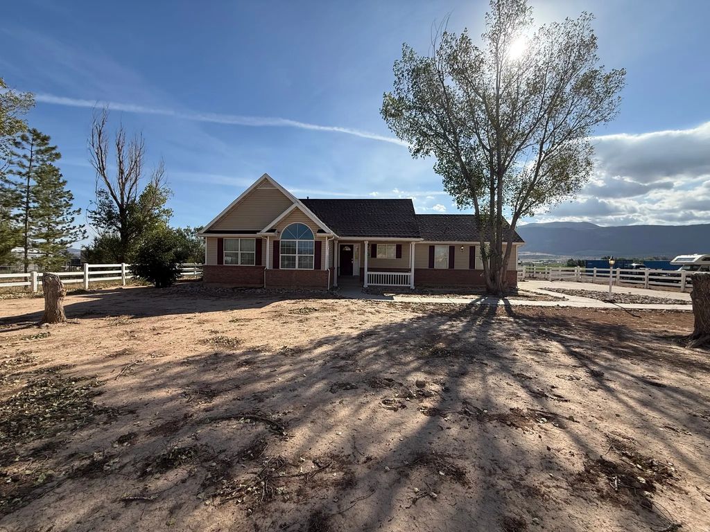 4212 N Quarterhorse Dr, Enoch