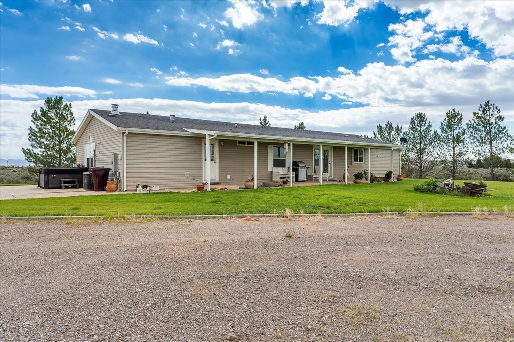 3083 N 5900 W, Beryl