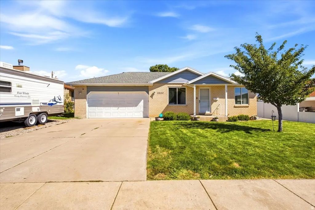 5220 S 2100 W, Roy