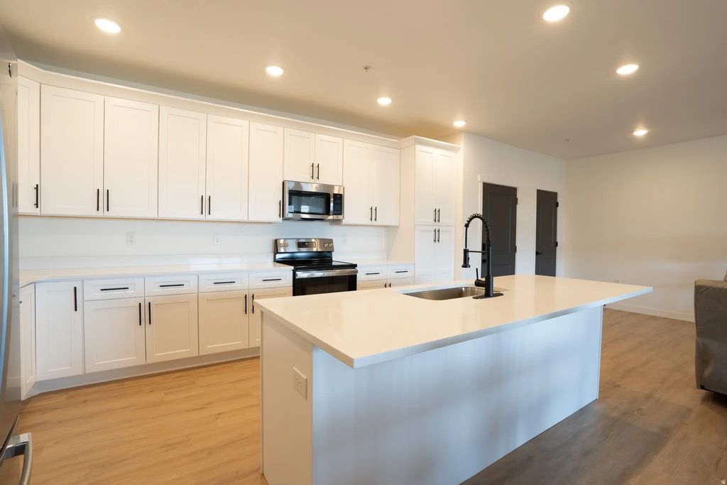 776 W Blue Magic Ln S 304, Midvale