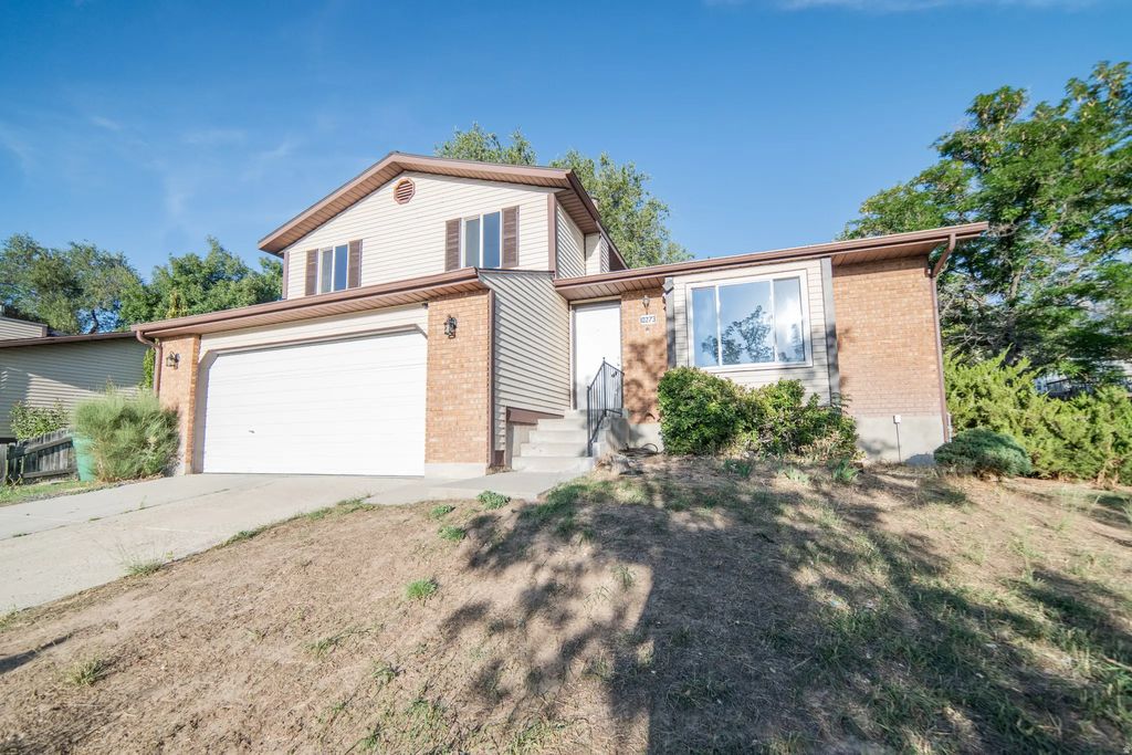 10273 S Countrywood Dr, Sandy