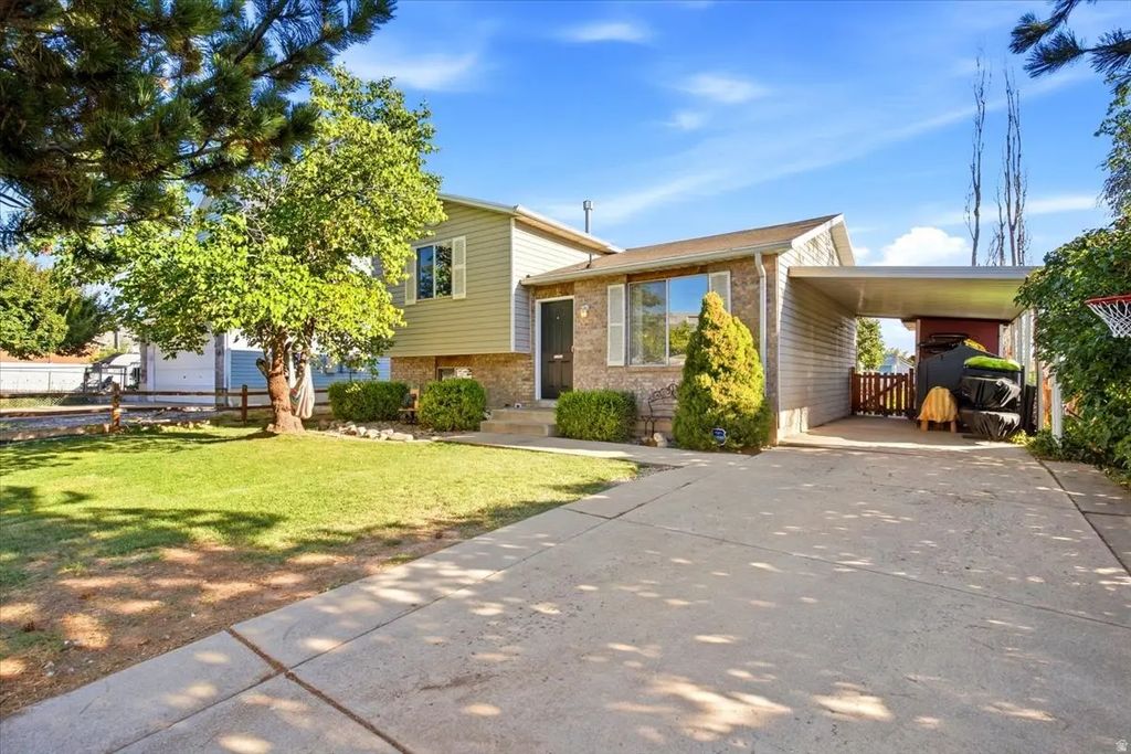 425 W 300 N, Clearfield