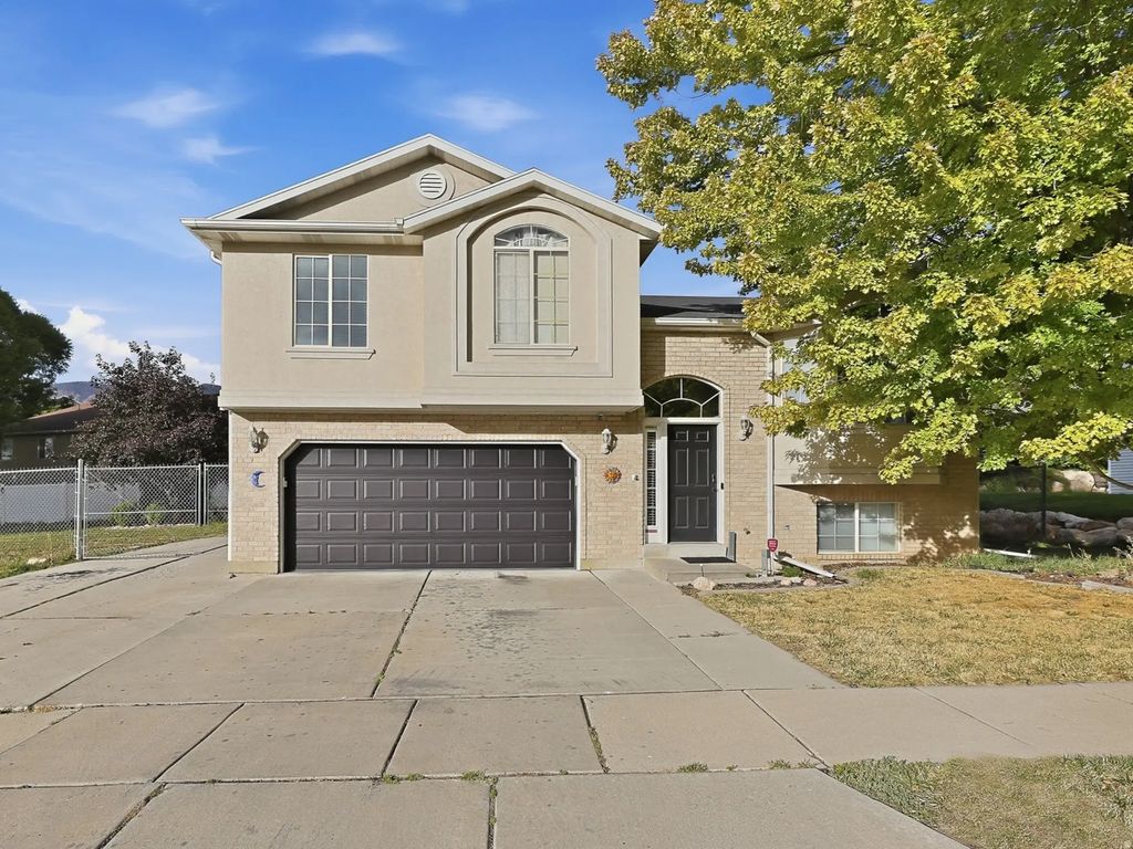 1028 E Canfield Dr N, Ogden