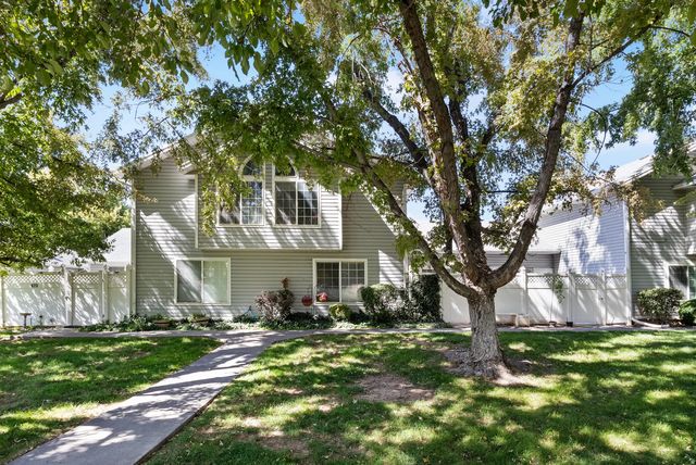 669 W Coachman Way S, Riverdale