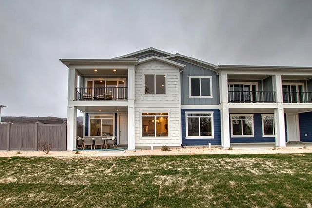 55 W Buttercup Ln 43, Garden City