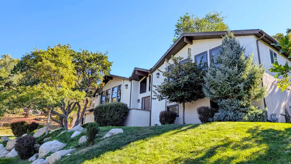8 S Mountain Wood Ln, Sandy