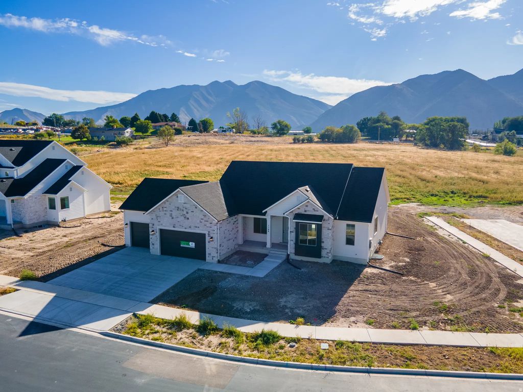 1166 N 360 E 76, Salem