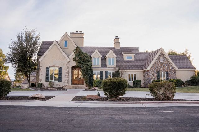 204 S Trebruk Cir, St. George