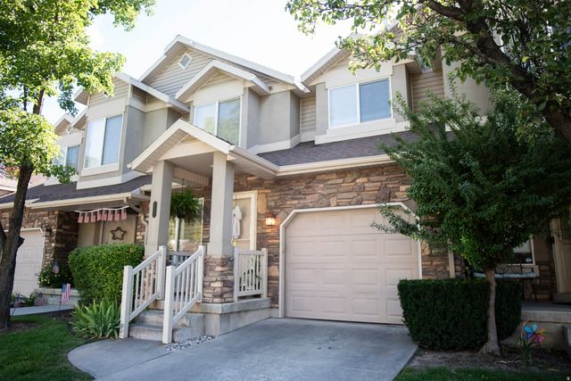 652 E Clearwater Dr N, Layton