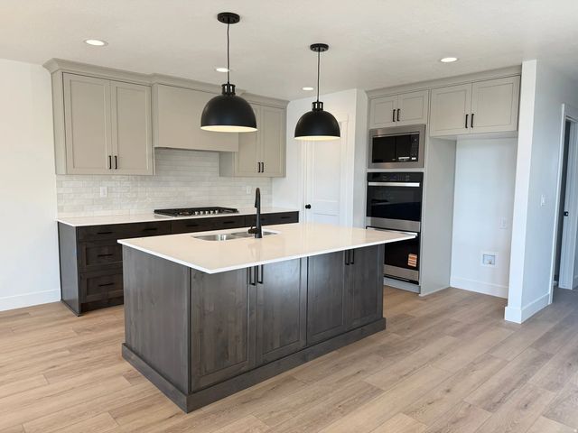 6381 S Larry Way 136, South Weber