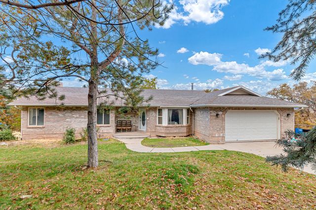 195 S Oak Dr, Woodland Hills