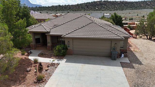 813 W Foothill Dr, Apple Valley